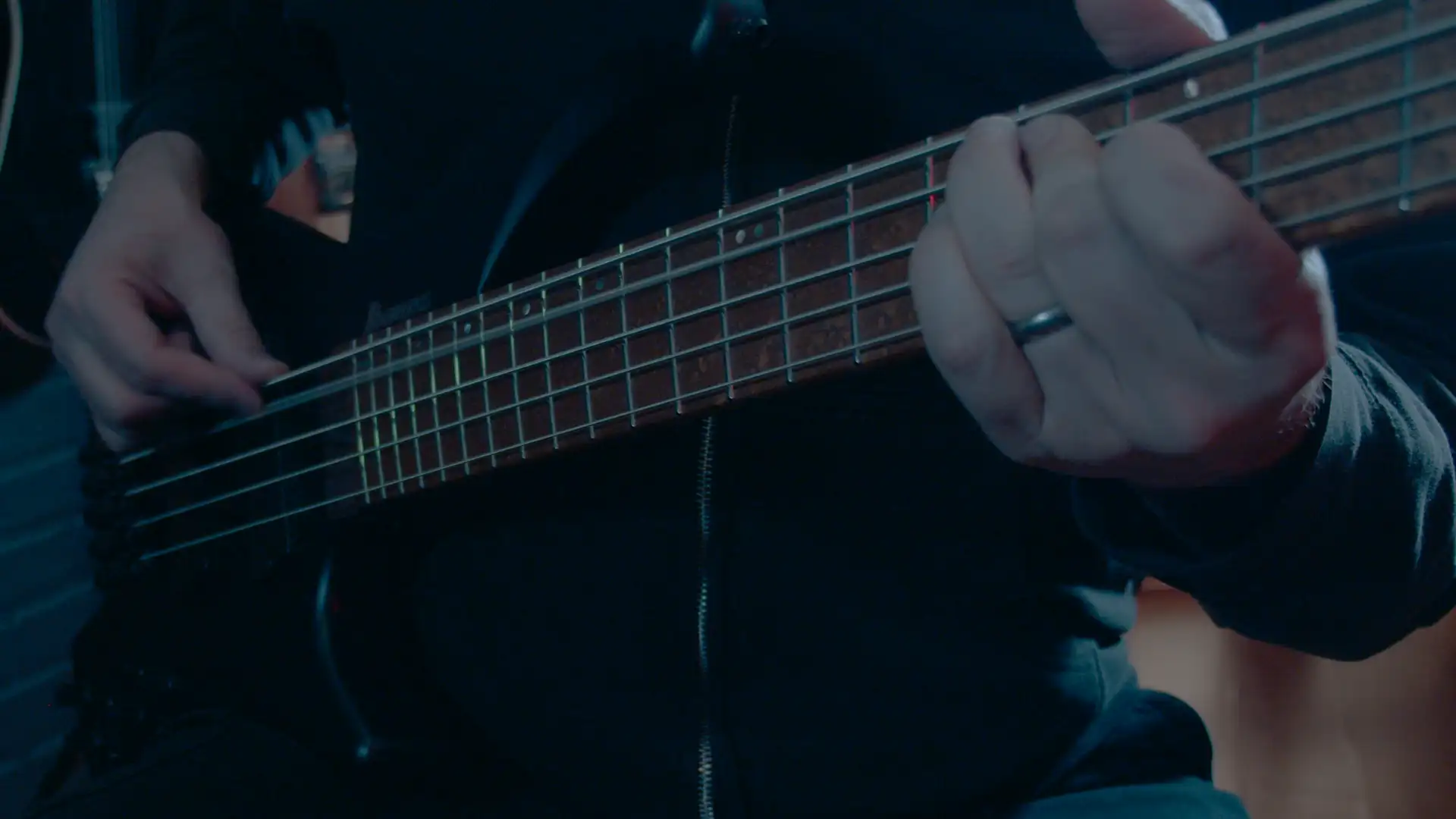 Multiphonics FX on Bass Guitar